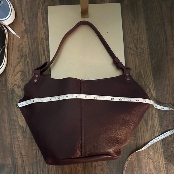 Portland Leather | Elegant Purple Leather Bucket Bag - Picture 9 of 10